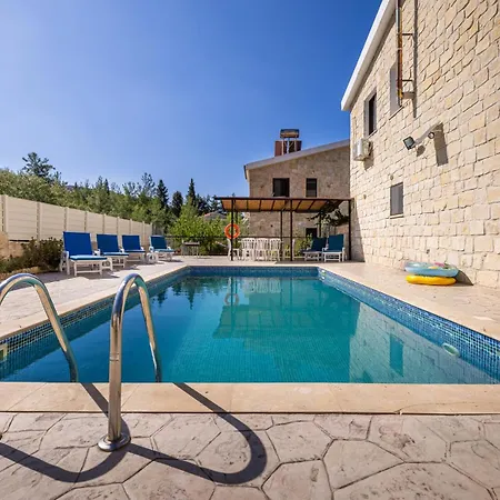 Сasa de vacaciones Jp Pool House Trimiklini