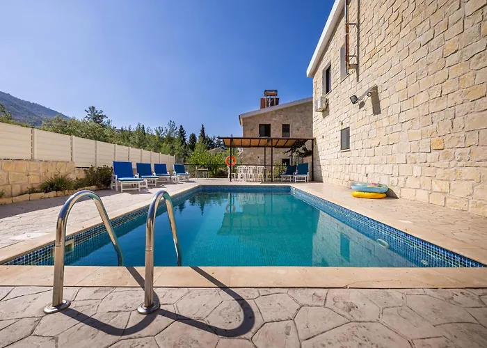 Semesterbostad Jp Pool House Trimiklini